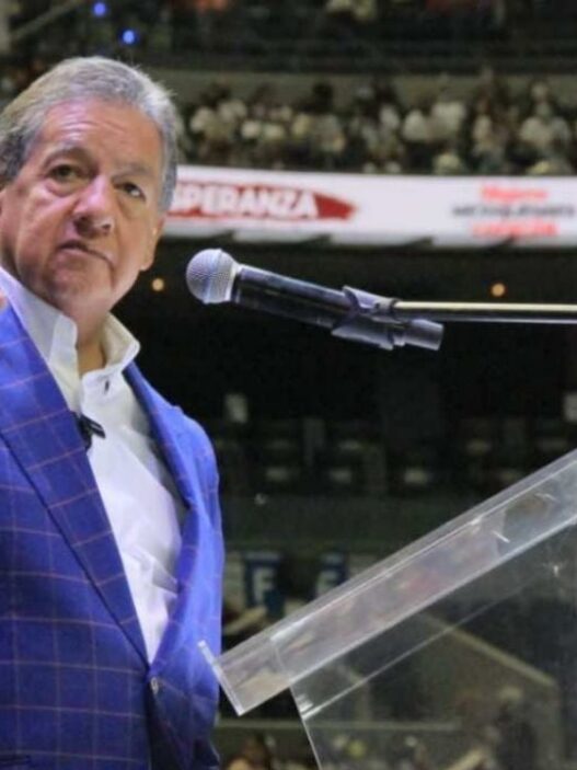 Higinio Martínez formaliza aspiración a presidir el Senado