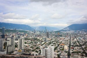 Nuevo León espera hasta 36°C y lluvias aisladas este sábado