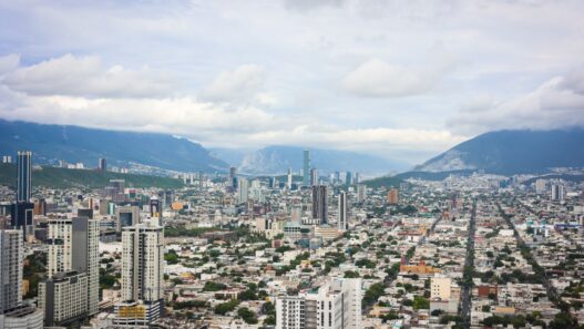 Nuevo León espera hasta 36°C y lluvias aisladas este sábado