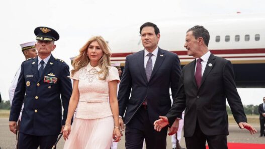 Rubio inicia gira antinarcóticos por Colombia, Ecuador y Perú