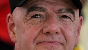 Protestas en Times Square exigen renuncia de Gianni Infantino