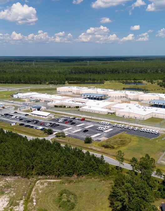 Migrantes denuncian detención prolongada e indefinida en ICE Georgia