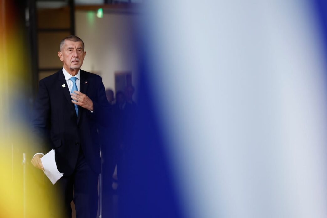 Oposición checa logra mayoría en Senado; Babis sufre revés electoral