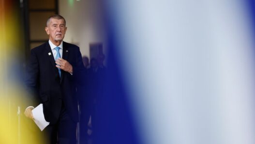 Oposición checa logra mayoría en Senado; Babis sufre revés electoral
