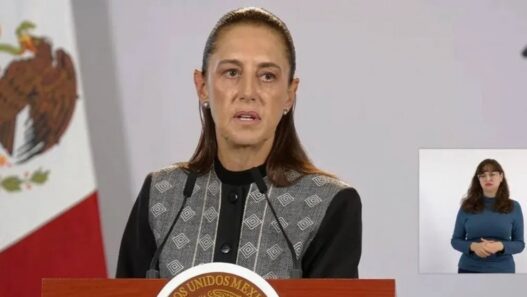 Sheinbaum celebra 15 años de Morena y firma reforma sobre nacionalidad