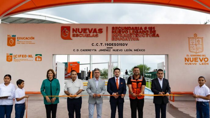 Samuel García inaugura secundaria y refuerza educación en Cadereyta