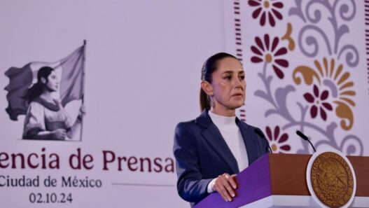 Sheinbaum emite decreto para proteger a menores en internet