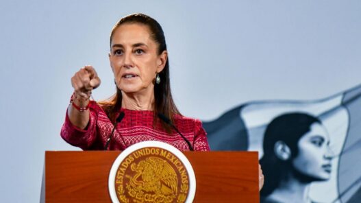 Sheinbaum defiende inversión y avances en el sistema de salud