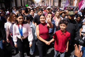 Gabriela “La Bonita” Sánchez oficializa registro con Morena en Puebla