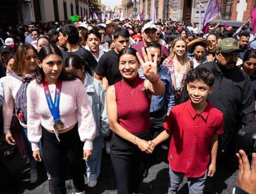 Gabriela “La Bonita” Sánchez oficializa registro con Morena en Puebla
