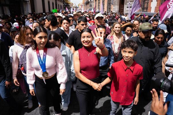 Gabriela “La Bonita” Sánchez oficializa registro con Morena en Puebla