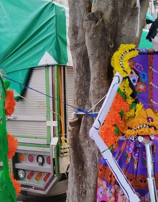Colectivo exige justicia por desaparecidos con catrina en Puebla