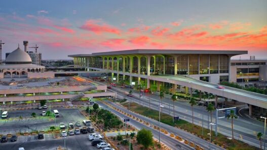 Ataque al aeropuerto Rey Fahd deja dos muertos en Arabia Saudita