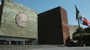 Cámara de Diputados refuerza acceso tras confrontación PRI-MC