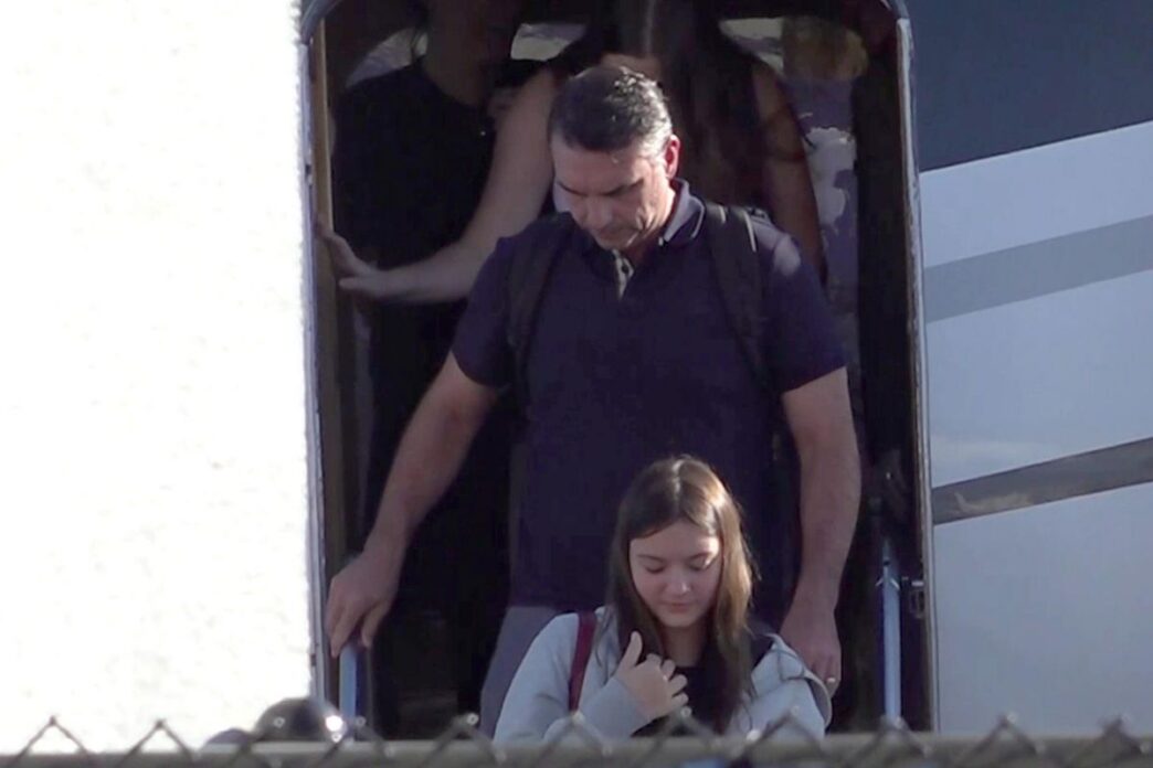 Flávio Bolsonaro llega a Miami tras derrota y retiro de pasaportes